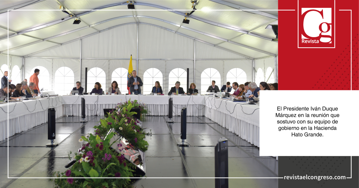 El-Presidente-Iván-Duque-Márquez-en-la-reunión-que-sostuvo-con-su-equipo-de-gobierno-en-la-Hacienda-Hato-Grande.