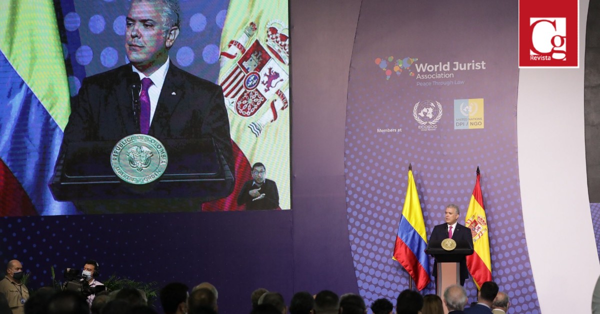 La democracia colombiana galardonada con el World Peace & Liberty Award